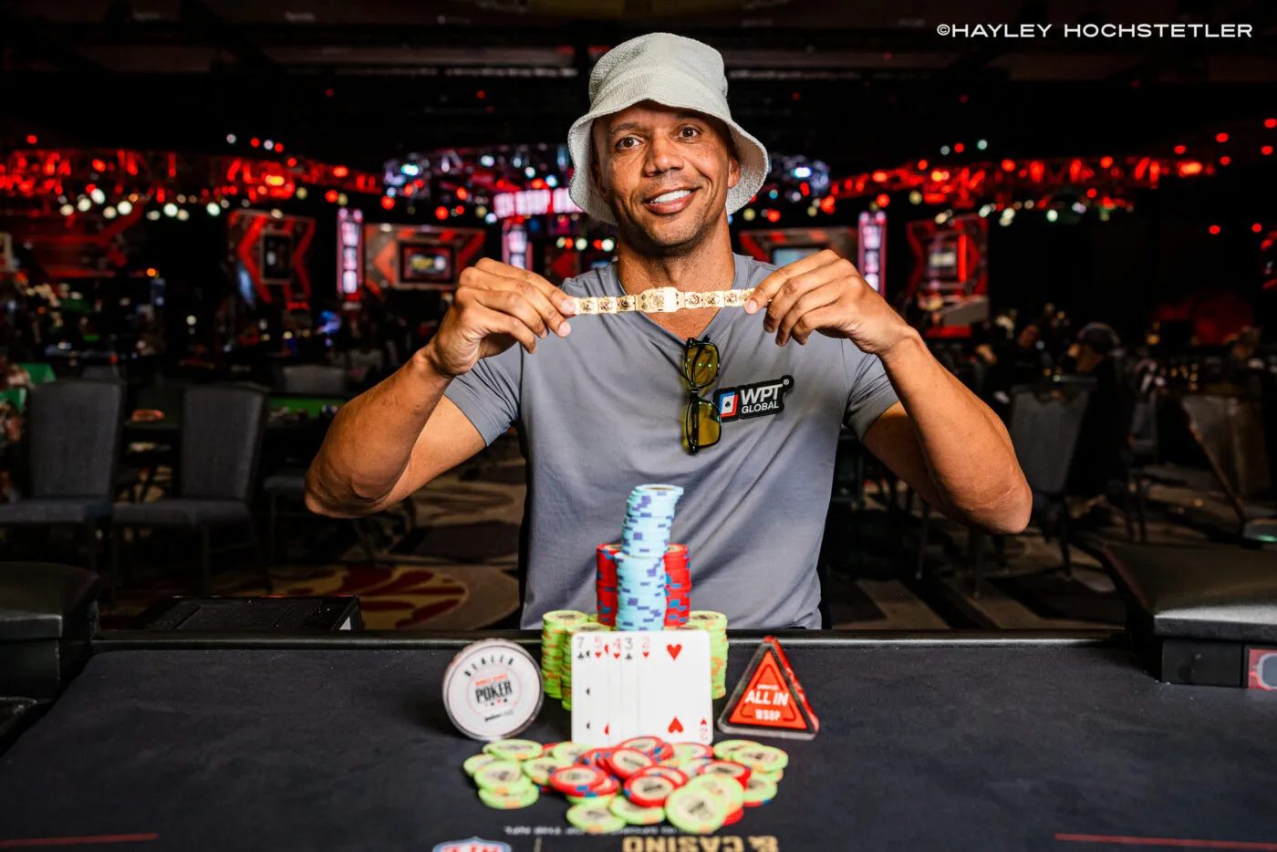 Phil Ivey là một chuyên gia với kiến thức sâu rộng về ngành công nghiệp cá cược trực tuyến
