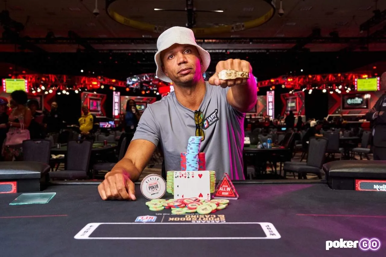 Phil Ivey còn là tác giả của nhiều bài viết chuyên sâu trên trang chủ IWIN68.TEAM